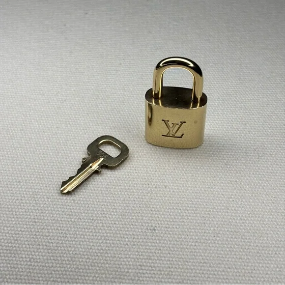 Louis Vuitton lock and key #306 - Picture 5 of 6